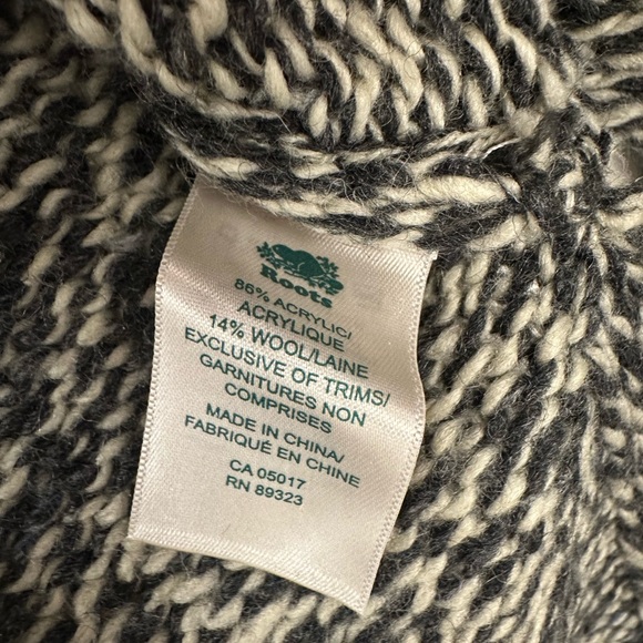 Roots Salt & Pepper Knit Sweater | 19” Chest | 23.5” Length | Cozy & Classic - Picture 4 of 5
